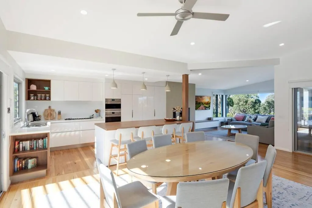 Ads On Collins - 4 Bedroom And Pet Friendly Merimbula Holiday home