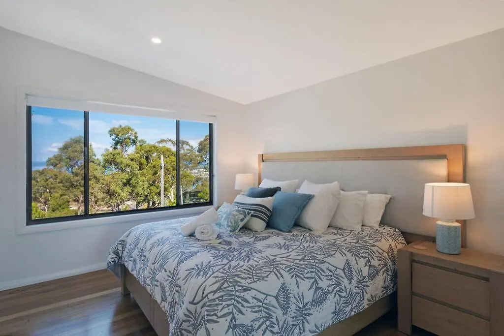 Ads On Collins - 4 Bedroom And Pet Friendly Merimbula Holiday home