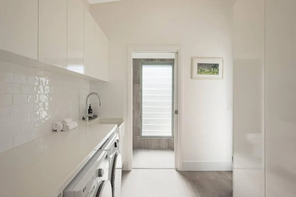 Ads On Collins - 4 Bedroom And Pet Friendly Merimbula Holiday home